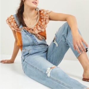 Levi’s straight wide leg distressed overalls xs 28x30